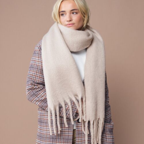 Fluffy scarf Thumbnail